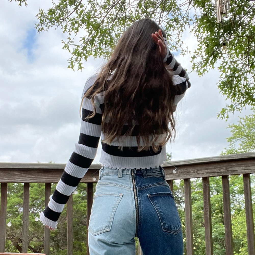 Black and white stripe crop top